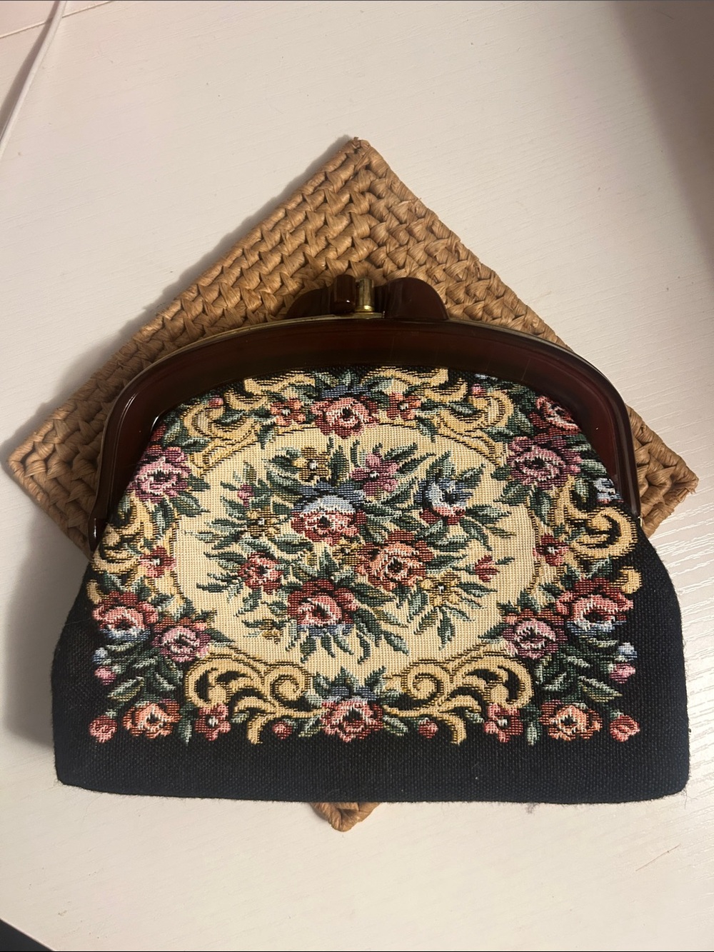 Vintage Hong Kong petit-point/tapestry Kisslock Purse 1960s EUVC - Picture 8 of 15